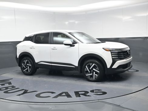 Used 2025 Nissan Kicks SV w/ Charging Package image 2