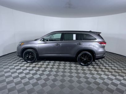 Used 2019 Toyota Highlander SE