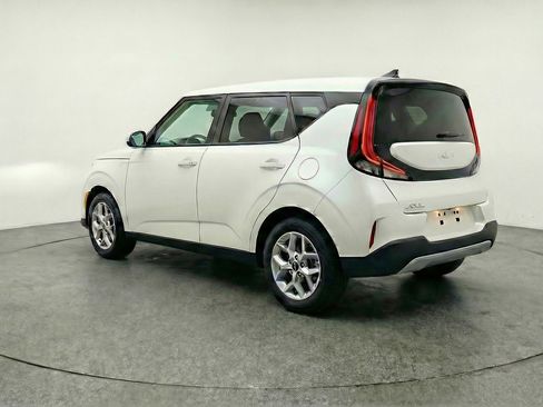 Used 2025 Kia Soul LX w/ LX Technology Package image 6