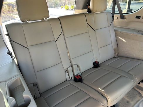 Used 2024 Cadillac Escalade ESV Premium Luxury image 46