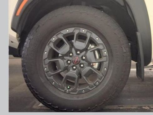 Used 2024 Nissan Frontier PRO-4X w/ Pro Premium Package image 6