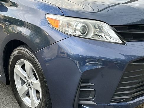 Used 2019 Toyota Sienna L FWD image 7