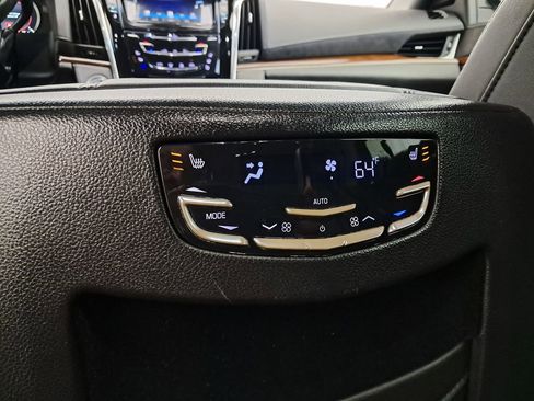 Used 2018 Cadillac Escalade ESV Luxury image 30