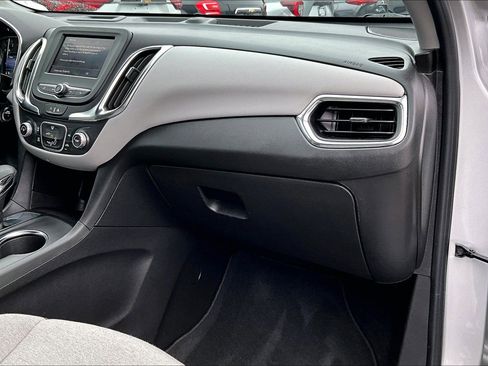 Used 2022 Chevrolet Equinox LS w/ LS Convenience Package image 16