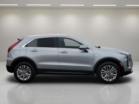 Certified 2025 Cadillac XT4 Premium Luxury image 5