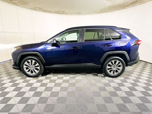 Used 2021 Toyota RAV4 XLE Premium FWD image 6