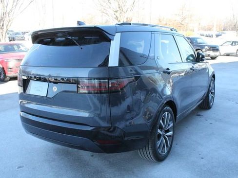 New 2026 Land Rover Discovery Dynamic SE image 2