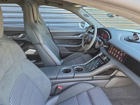 Used 2025 Porsche Taycan 4S image 18