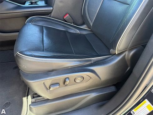 Used 2021 GMC Yukon XL SLT image 13