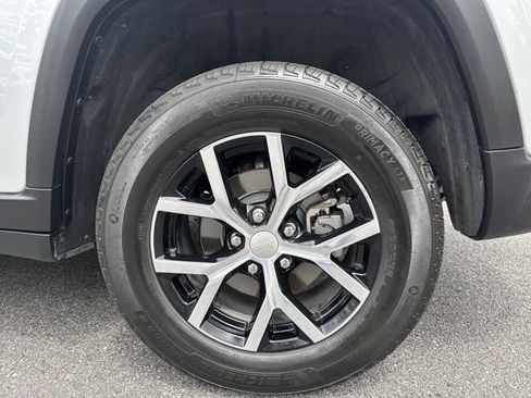 Used 2025 Jeep Grand Cherokee Limited AWD/4WD image 23