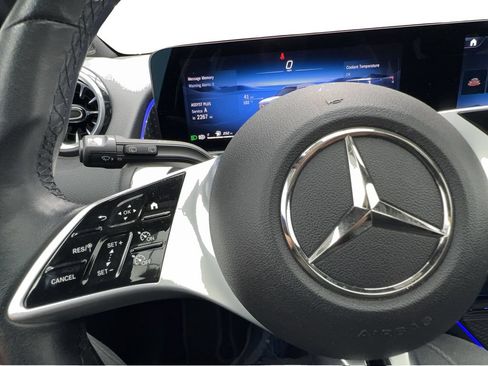 Used 2025 Mercedes-Benz GLB 250 4MATIC image 39