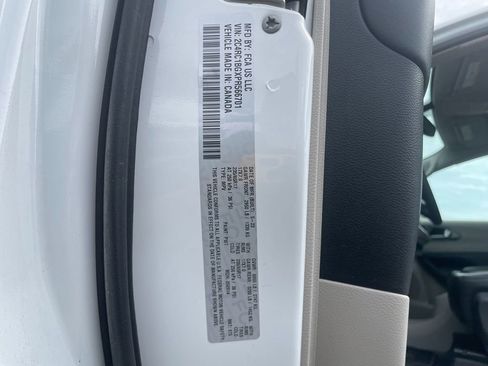 Used 2023 Chrysler Pacifica Touring-L image 32