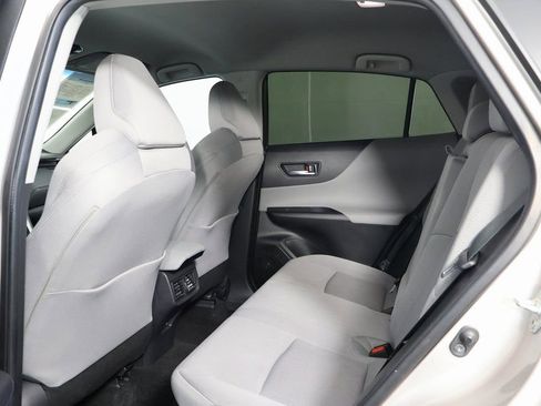 Used 2023 Toyota Venza LE image 11