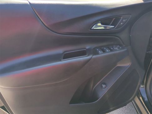 Used 2022 Chevrolet Equinox LT image 23