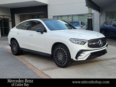 Used 2024 Mercedes-Benz GLC 300 4MATIC image 1