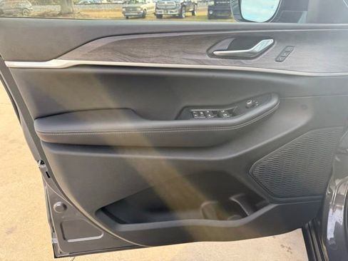 New 2025 Jeep Grand Cherokee L Limited w/ Luxury Tech Group II image 14