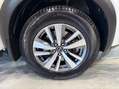 Used 2023 Nissan Pathfinder SL AWD/4WD image 29
