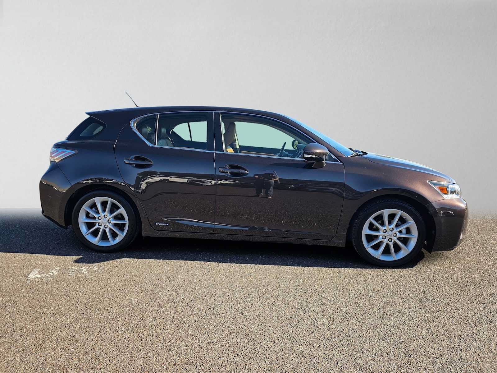 Used 2012 Lexus CT 200h Premium w/ Premium Audio Pkg FWD image 2