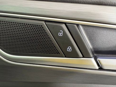 Used 2024 Volkswagen Atlas Cross Sport SE image 37