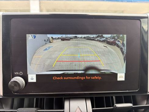 Used 2025 Toyota RAV4 XLE AWD/4WD image 19
