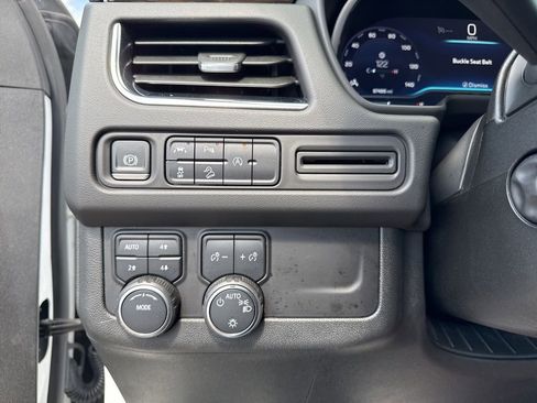 Used 2023 Chevrolet Suburban Premier image 25