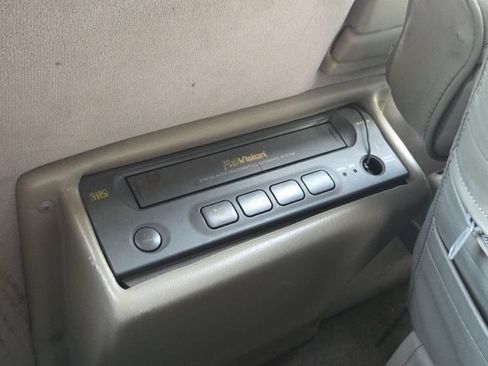 Used 2002 GMC Savana 1500 w/ SLE Marketing Option Pkg 3 RWD image 19