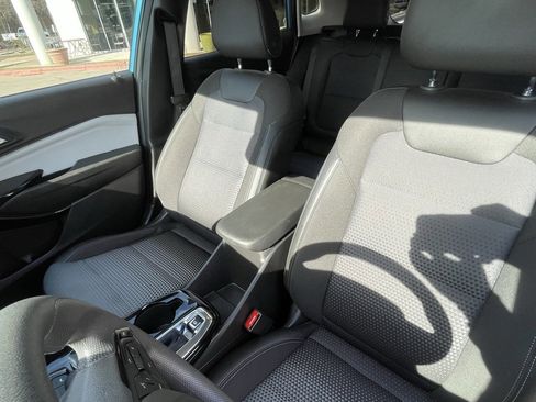 Certified 2025 Chevrolet Trax LT image 21