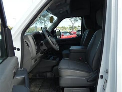 Used 2021 Nissan NV 3500 SV image 38