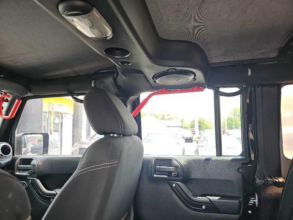 Used 2014 Jeep Wrangler Unlimited Rubicon w/ Connectivity Group AWD/4WD image 41