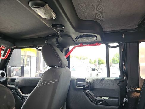 Used 2014 Jeep Wrangler Unlimited Rubicon w/ Connectivity Group image 41