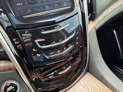 Used 2019 Cadillac Escalade Premium Luxury AWD/4WD image 26