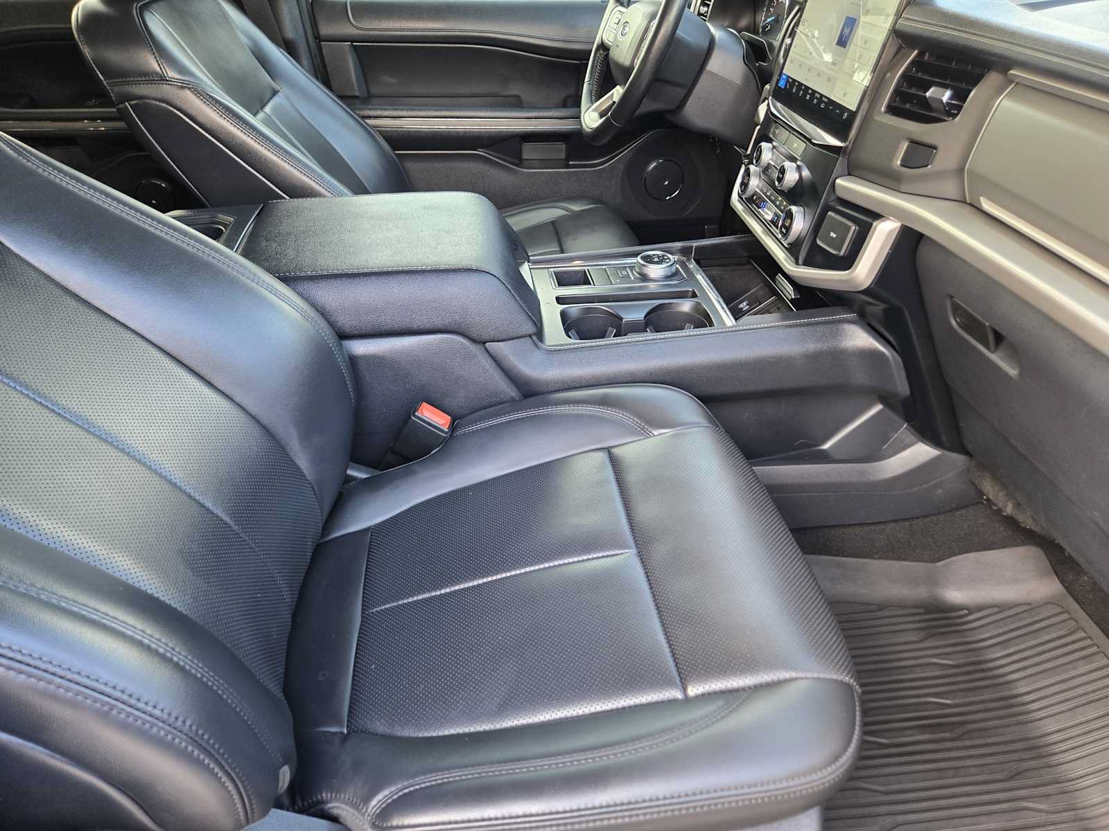 Used 2024 Ford Expedition XLT RWD image 14