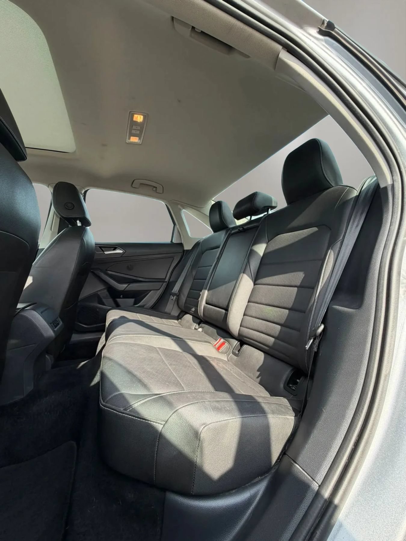 Used 2021 Volkswagen Jetta SE w/ SE Cold Weather Package FWD image 12