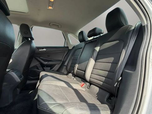 Used 2021 Volkswagen Jetta SE w/ SE Cold Weather Package FWD image 12