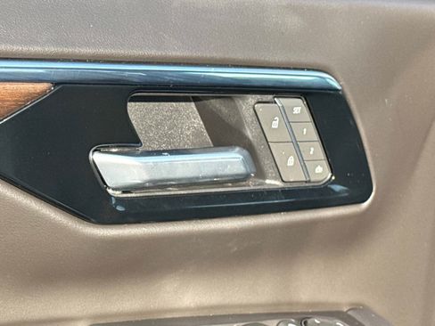 Used 2025 Chevrolet Tahoe High Country RWD image 23