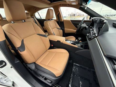 Certified 2025 Lexus ES 300h w/ Premium Package image 26