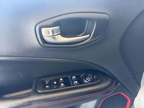 Used 2020 Jeep Compass Trailhawk image 11