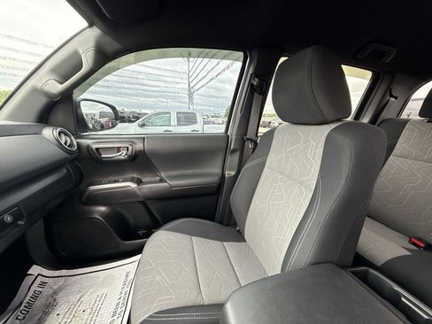 Used 2022 Toyota Tacoma TRD Sport w/ Technology Package AWD/4WD image 30