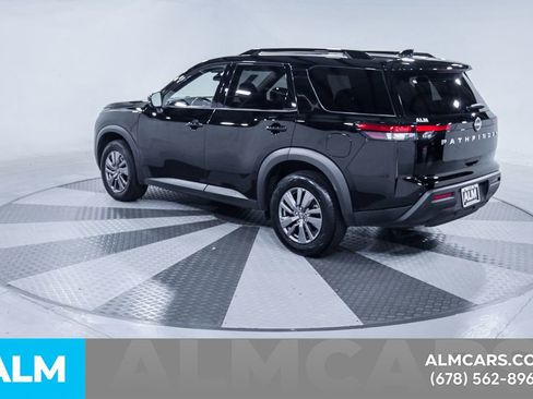 Used 2025 Nissan Pathfinder SV image 7