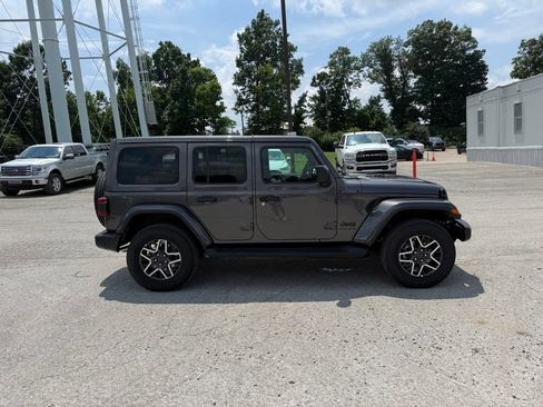New 2026 Jeep Wrangler Unlimited Sahara AWD/4WD image 5