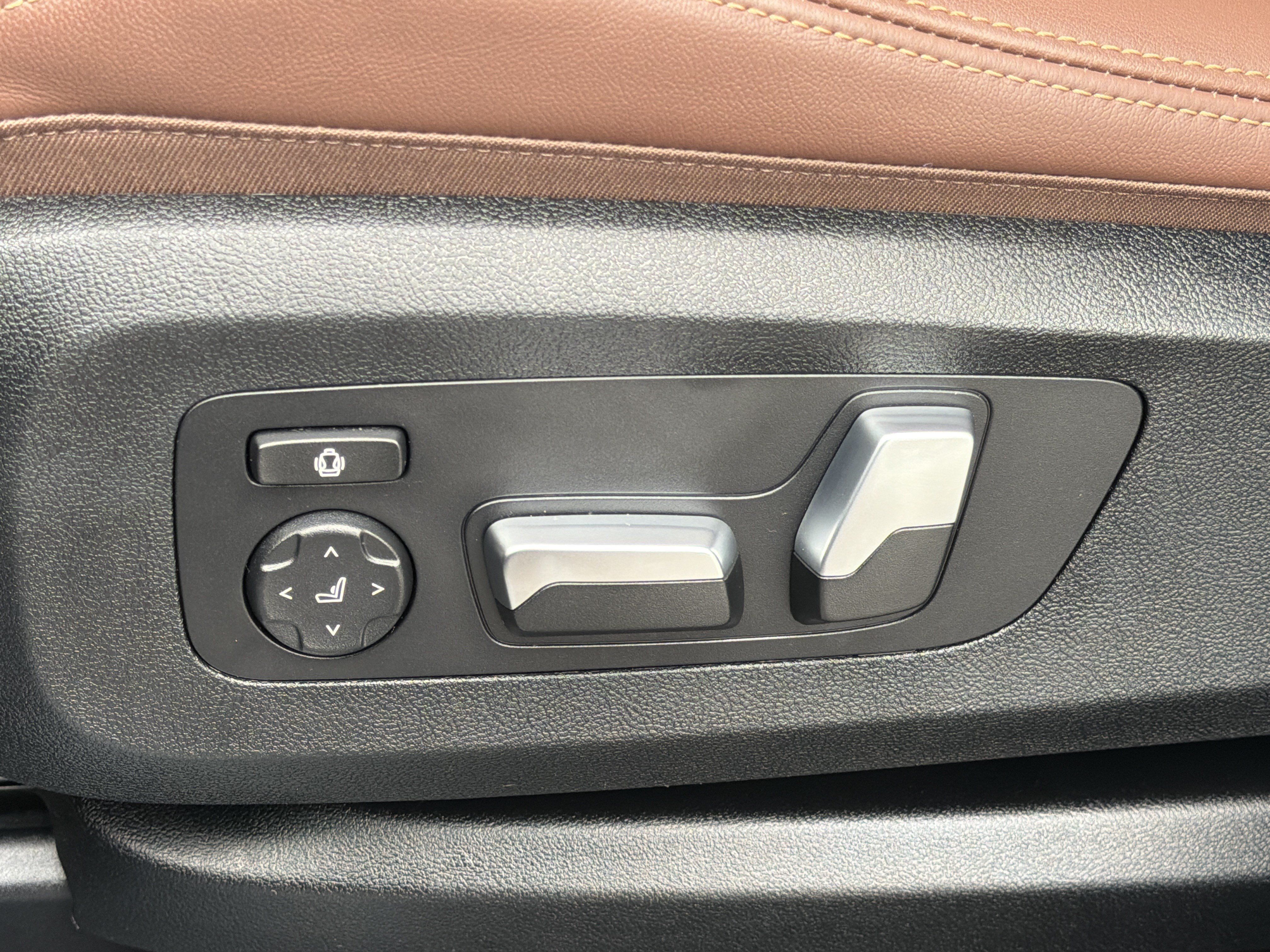 Certified 2026 BMW X5 xDrive40i w/ M Sport Package AWD/4WD image 19