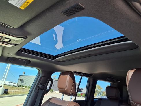 Used 2025 Toyota Land Cruiser image 12