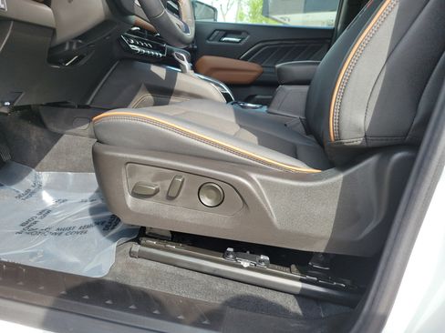 Used 2025 GMC Canyon AT4 image 13