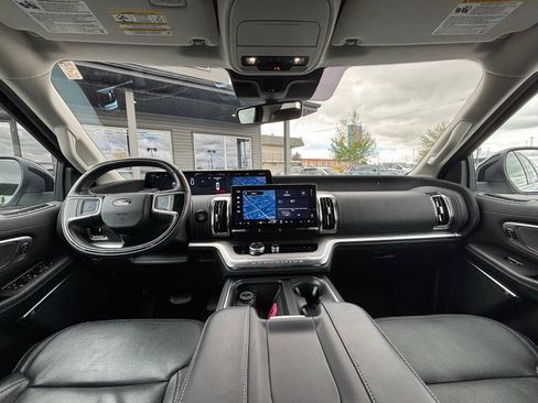 Used 2025 Ford Expedition Max Platinum AWD/4WD image 24