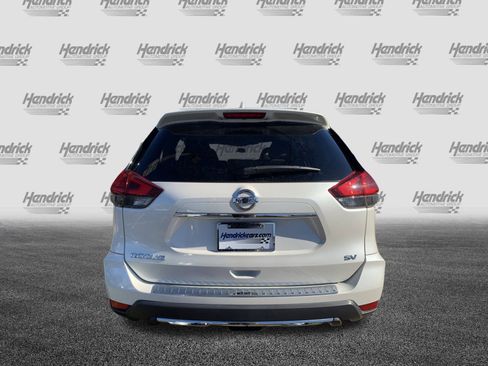 Used 2017 Nissan Rogue SV image 9