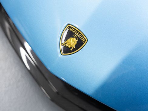 Used 2025 Lamborghini Revuelto image 18