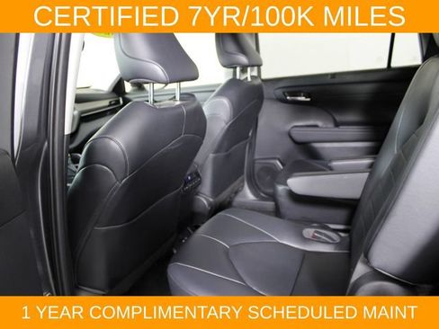 Used 2023 Toyota Highlander XLE AWD/4WD image 13