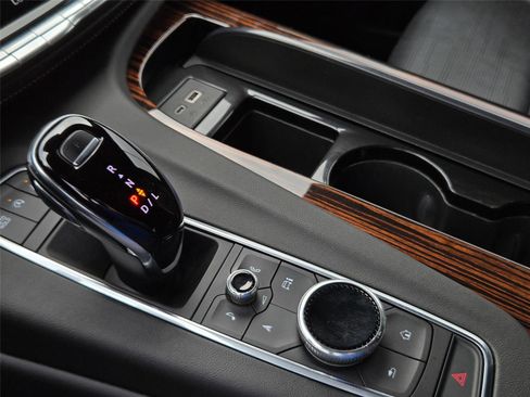 Used 2022 Cadillac Escalade Premium Luxury AWD/4WD image 23