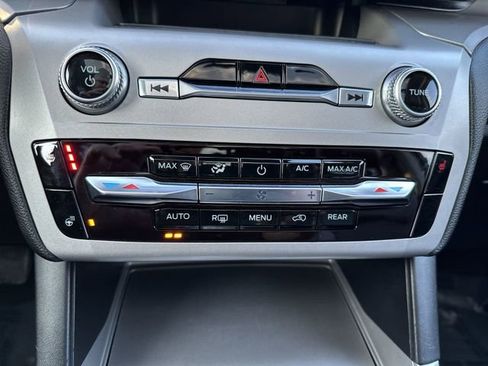 Used 2022 Ford Explorer XLT w/ Equipment Group 202A image 19