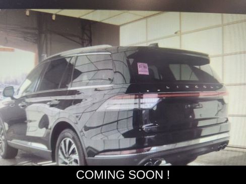 Used 2025 Lincoln Aviator AWD w/ Equipment Group 101A image 2